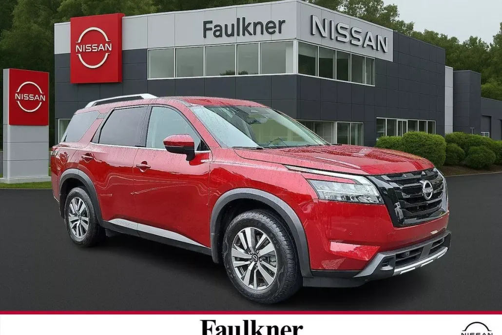2023 Nissan Pathfinder SL photo 1