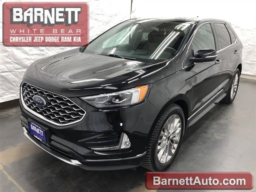 2022 Ford Edge Titanium photo 1