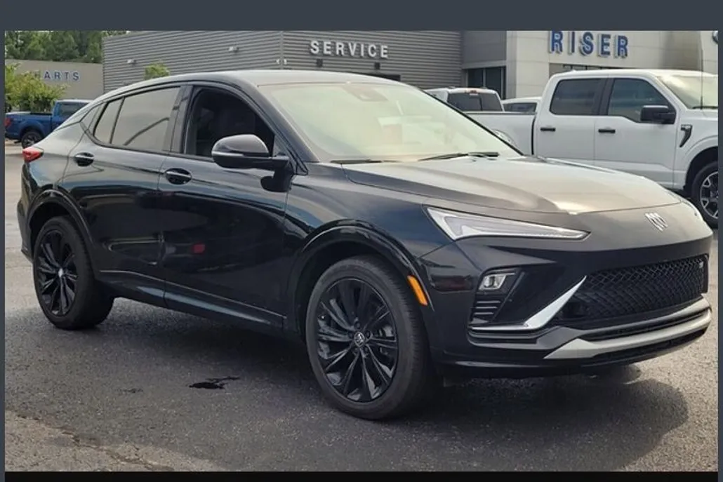 2024 Buick Envista ST photo 1