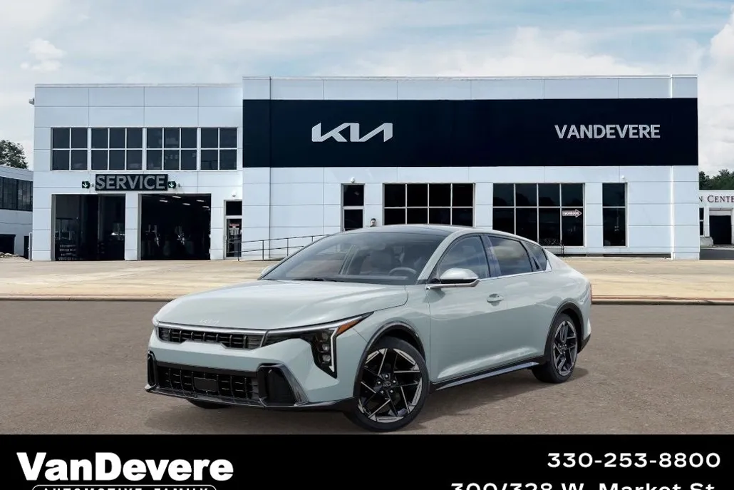 2025 Kia K4 GT-Line photo 1