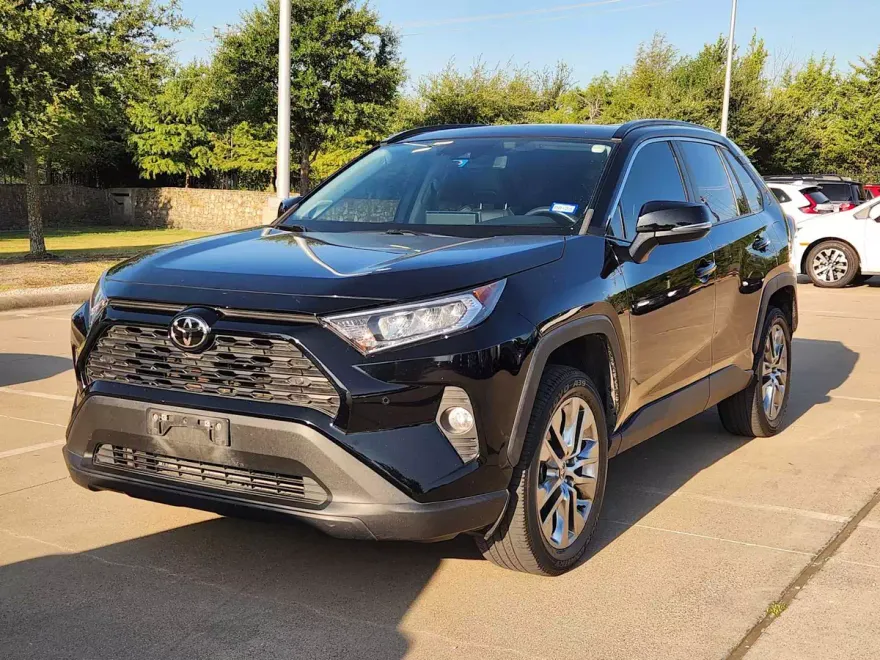 2021 Toyota RAV4 XLE Premium photo 1