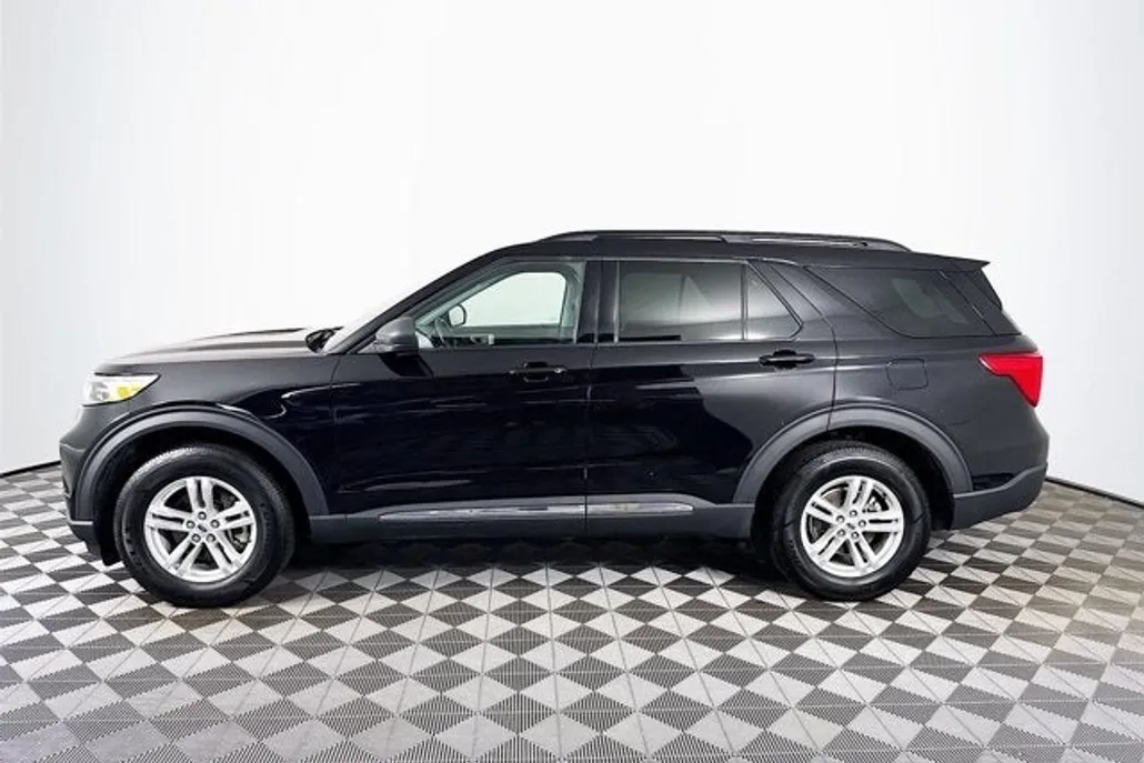 2022 Ford Explorer XLT photo 1