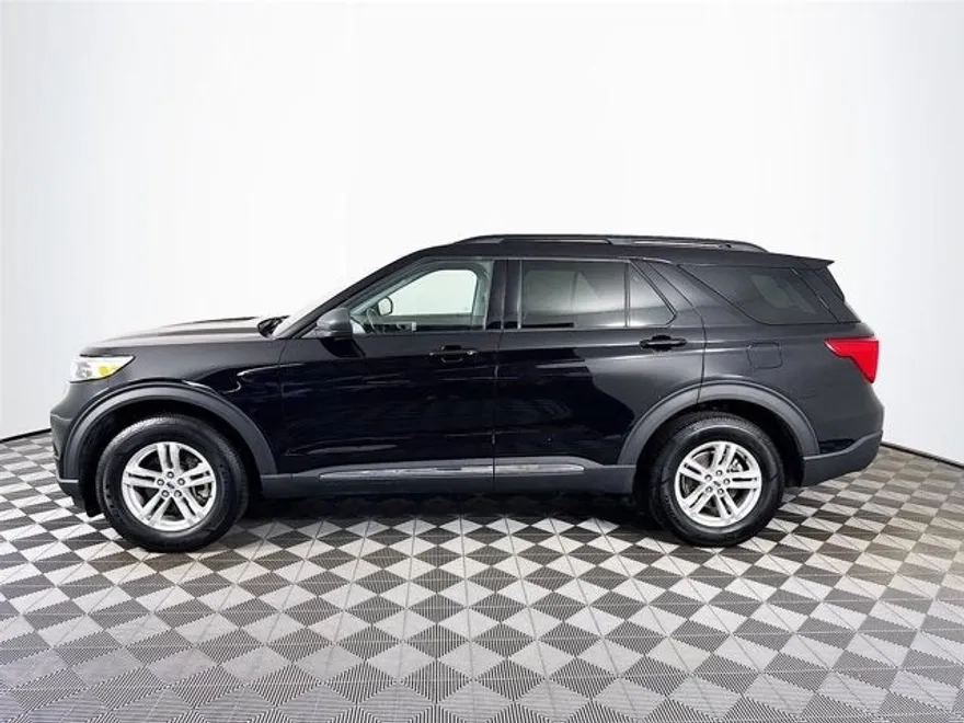 2022 Ford Explorer XLT photo 1