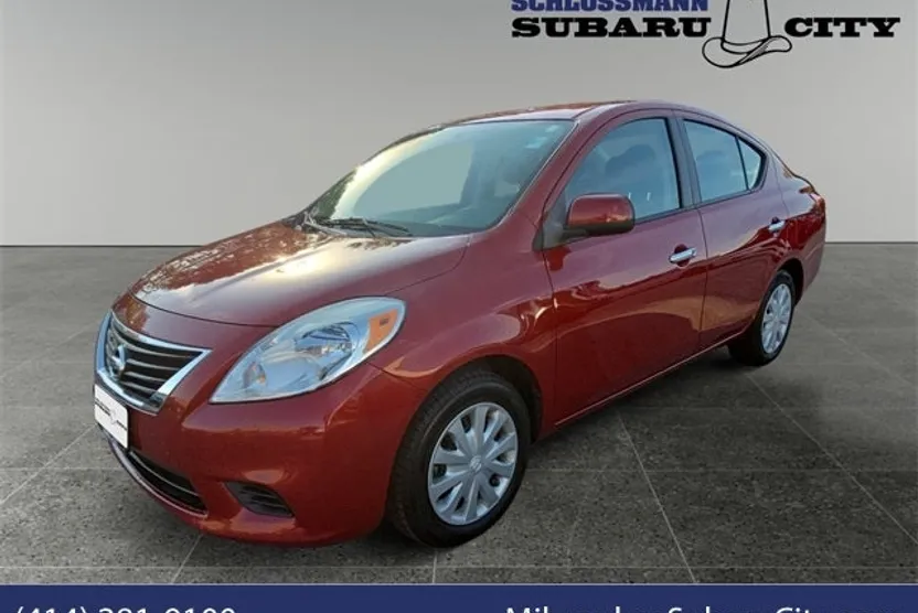 2012 Nissan Versa 1.6 SV photo 1