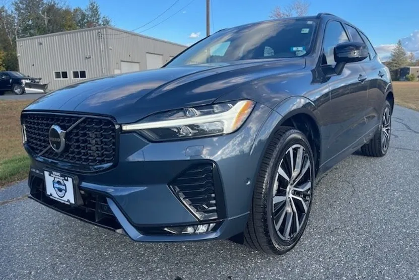 2025 Volvo XC60 B5 Plus photo 1