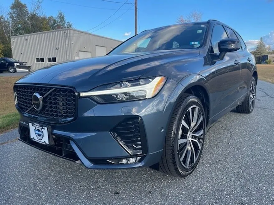 2025 Volvo XC60 B5 Plus photo 1