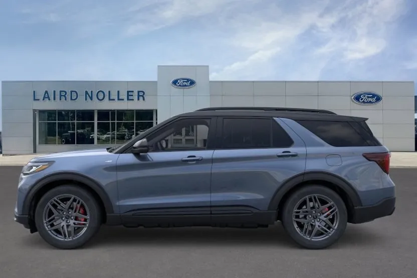 2025 Ford Explorer ST-Line photo 1