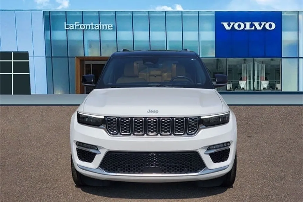 2023 Jeep Cherokee Summit 4xe photo 1