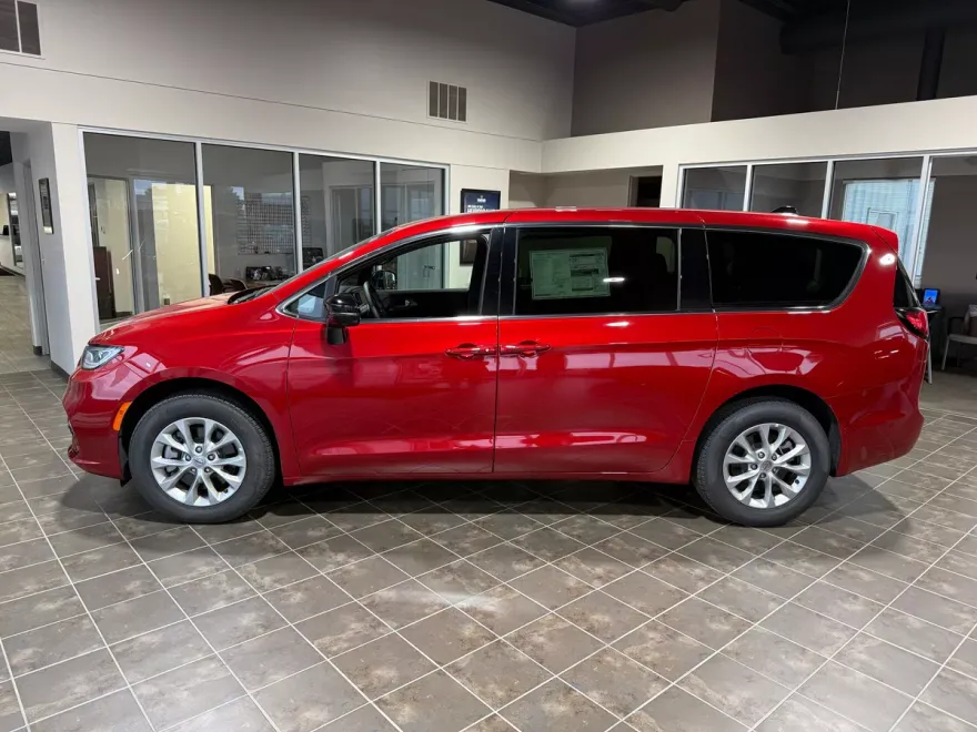2025 Chrysler Pacifica Base photo 1