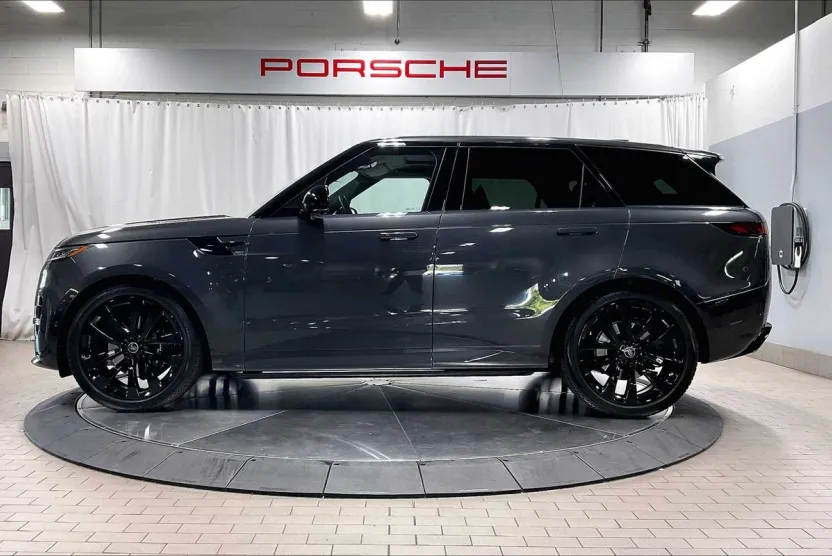 2024 Land Rover Range Rover Sport SE photo 1