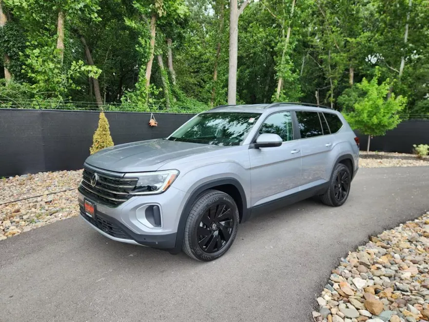 2024 Volkswagen Atlas SE Technology photo 1