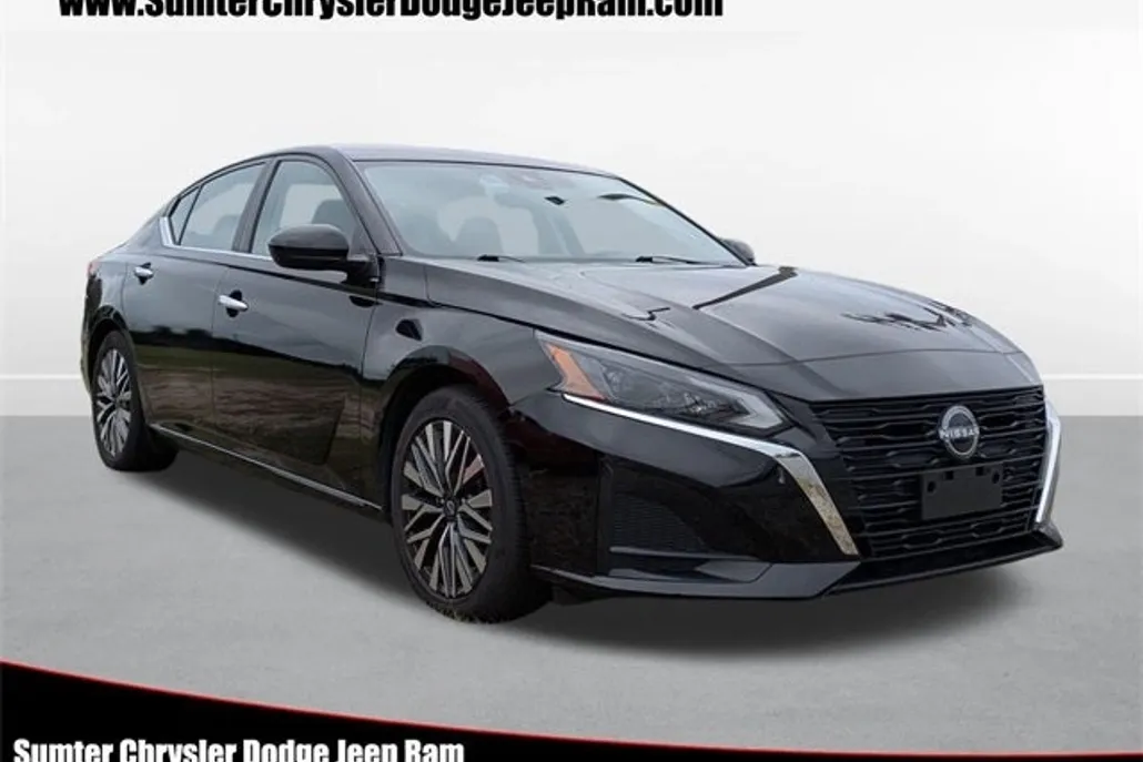 2023 Nissan Altima 2.5 SV photo 1