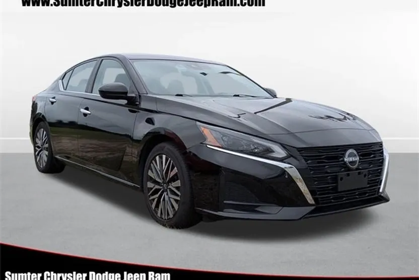 2023 Nissan Altima 2.5 SV photo 1