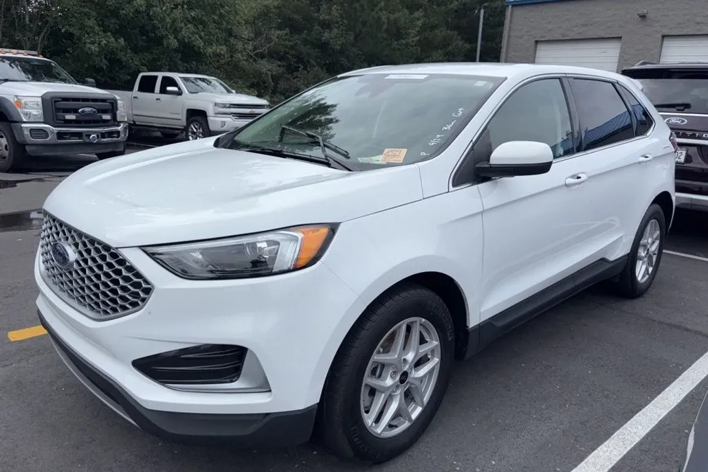 2024 Ford Edge SEL photo 1