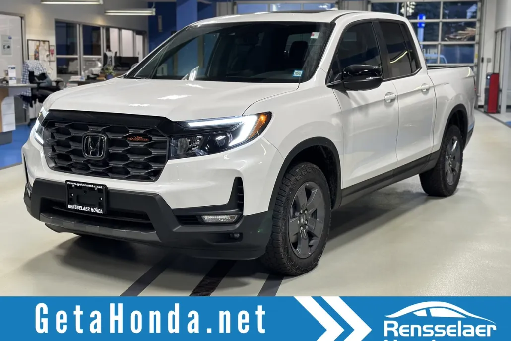 2025 Honda Ridgeline TrailSport photo 1