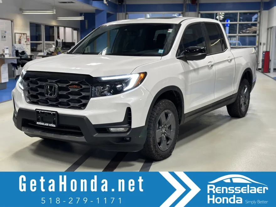 2025 Honda Ridgeline TrailSport photo 1