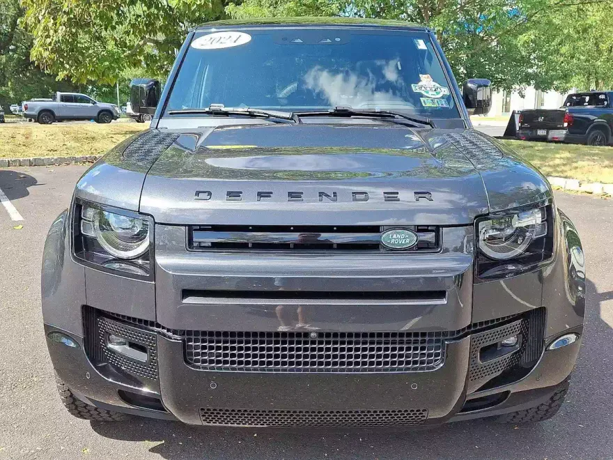 2024 Land Rover Defender 110 X-Dynamic SE photo 1