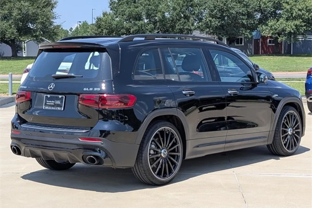 2025 Mercedes Benz GLB 35 AMG 4MATIC photo 1