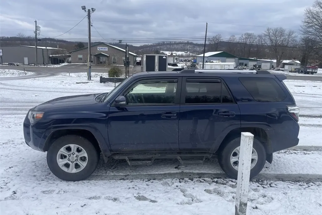 2023 Toyota 4Runner SR5 Premium photo 1