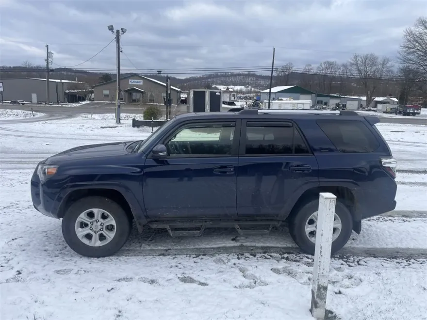 2023 Toyota 4Runner SR5 Premium photo 1