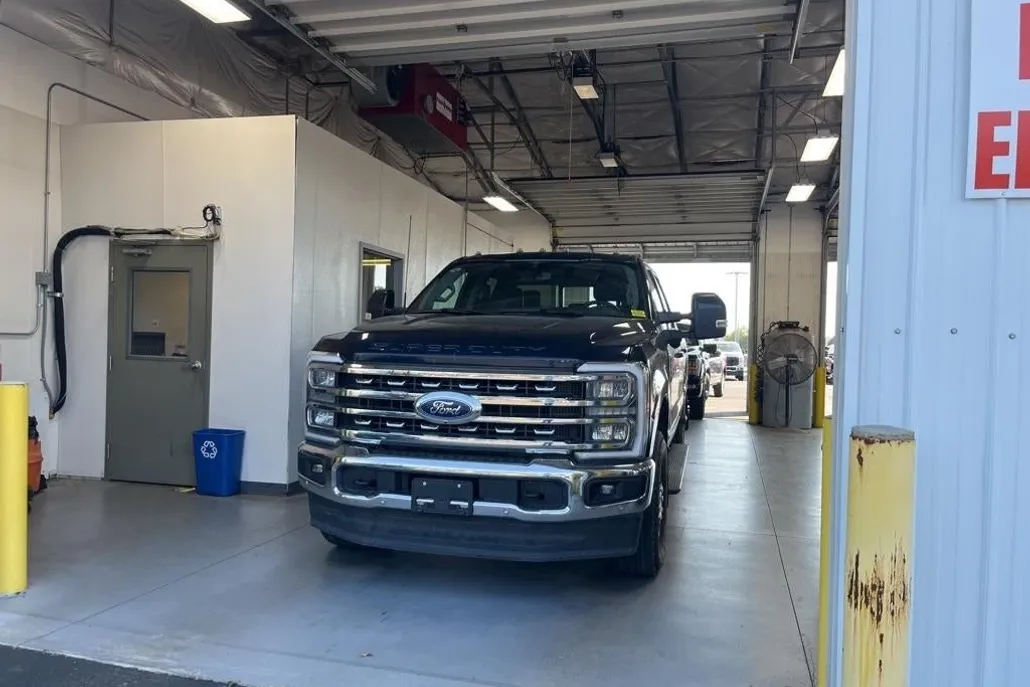 2023 Ford F-250 Lariat photo 1