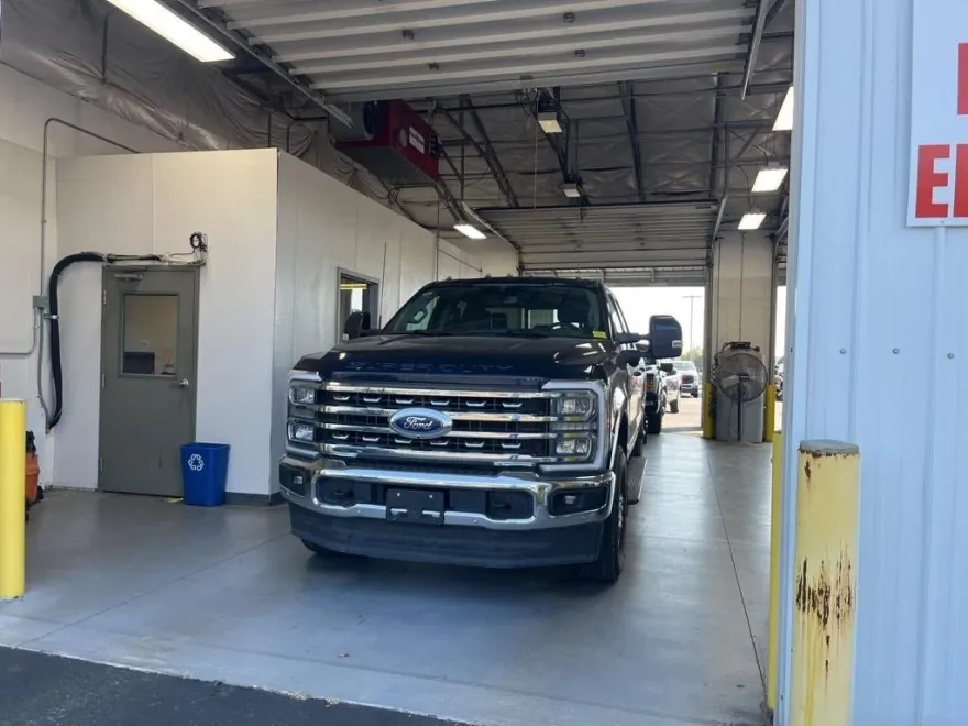 2023 Ford F-250 Lariat photo 1
