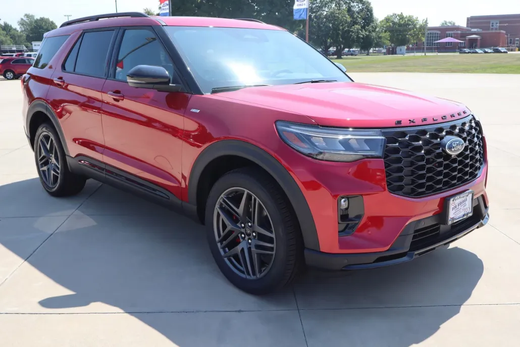 2025 Ford Explorer ST-Line photo 1