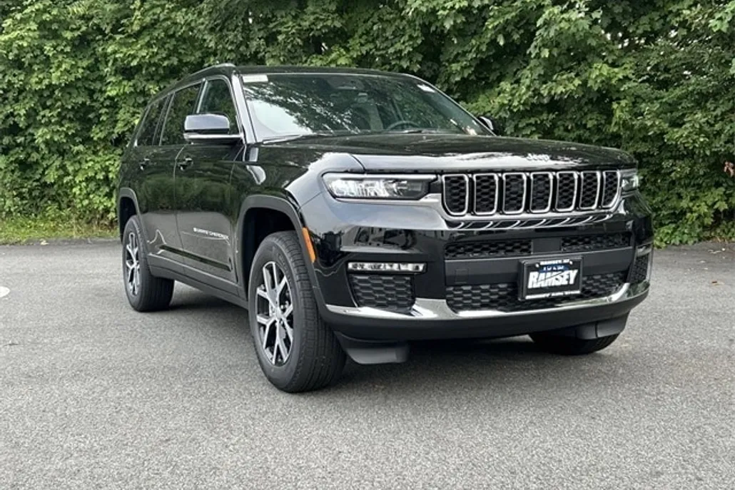 2025 Jeep Grand Cherokee Limited photo 1