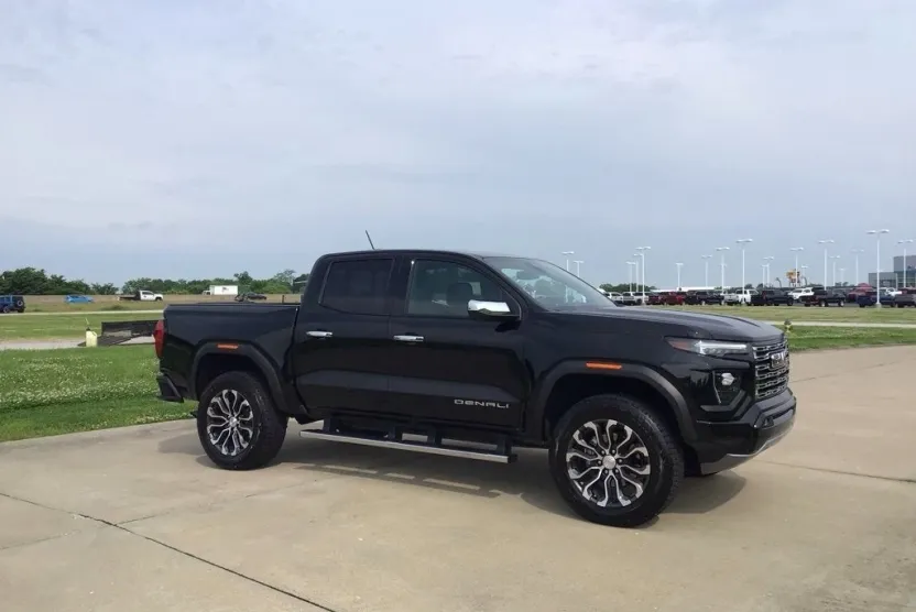 2023 Gmc Canyon Denali photo 1