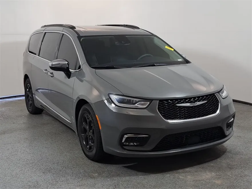 2023 Chrysler Pacifica Limited photo 1