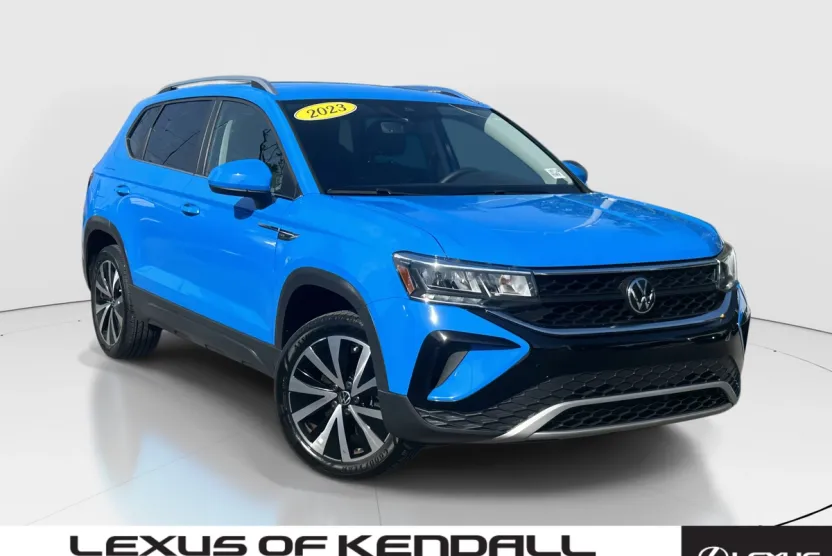 2023 Volkswagen Taos SE photo 1
