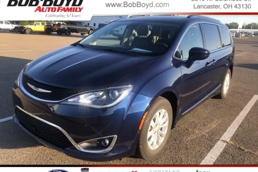 2018 Chrysler Pacifica Touring L photo 1