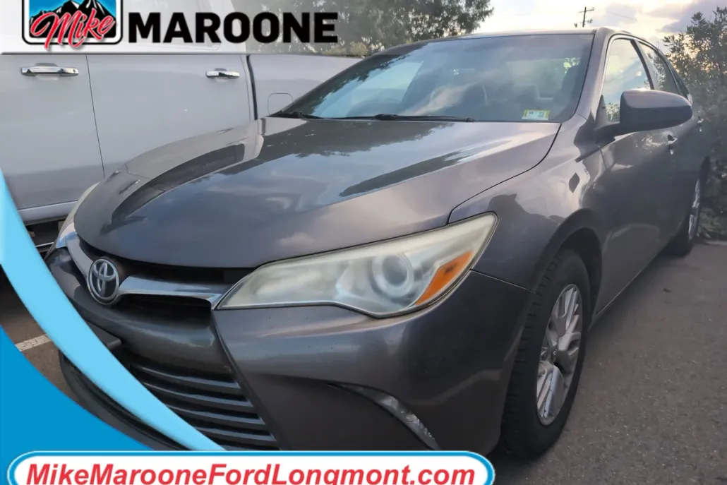 2016 Toyota Camry SE photo 1