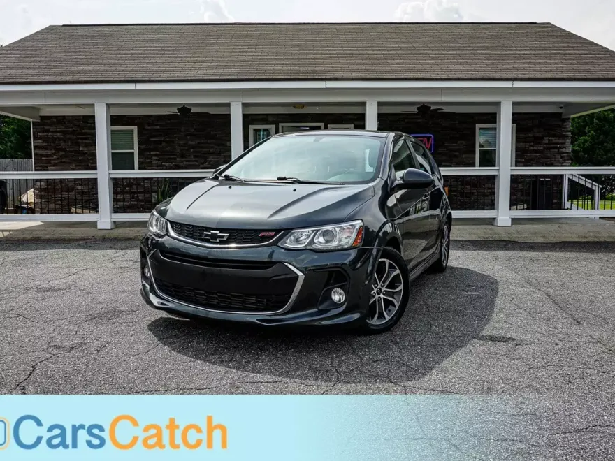 2019 Chevrolet Sonic LT photo 1