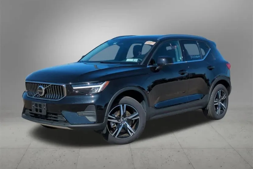 2025 Volvo XC40 Core photo 1