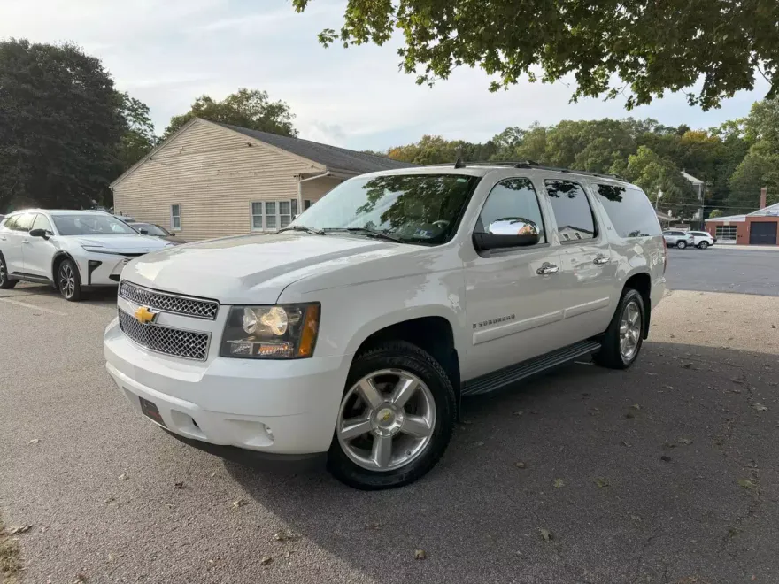 2007 Chevrolet Suburban 1500 LTZ photo 1