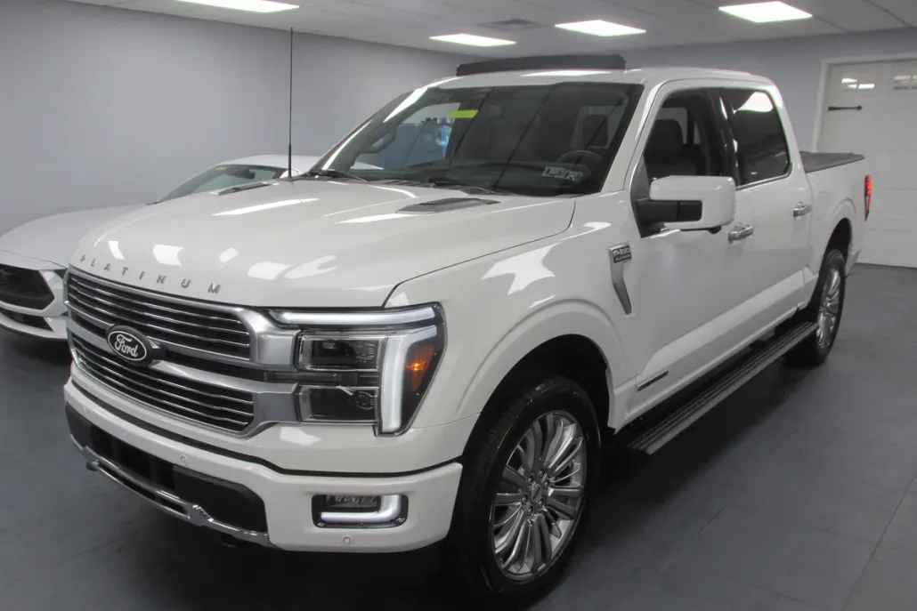 2025 Ford F-150 Platinum photo 1