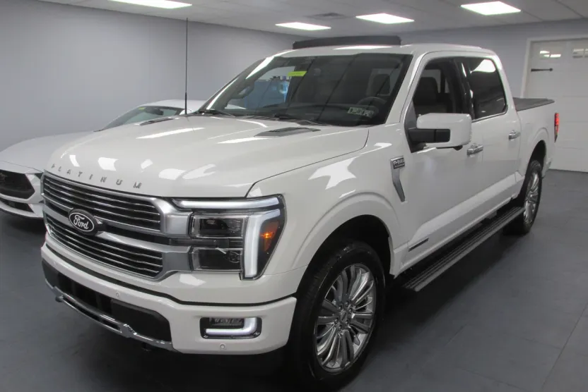 2025 Ford F-150 Platinum photo 1