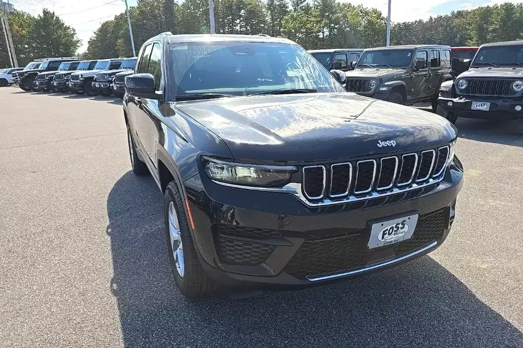 2025 Jeep Grand Cherokee Laredo Altitude photo 1