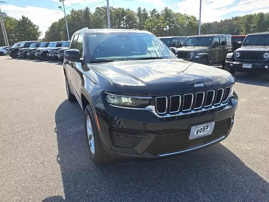 2025 Jeep Grand Cherokee Laredo Altitude photo 1