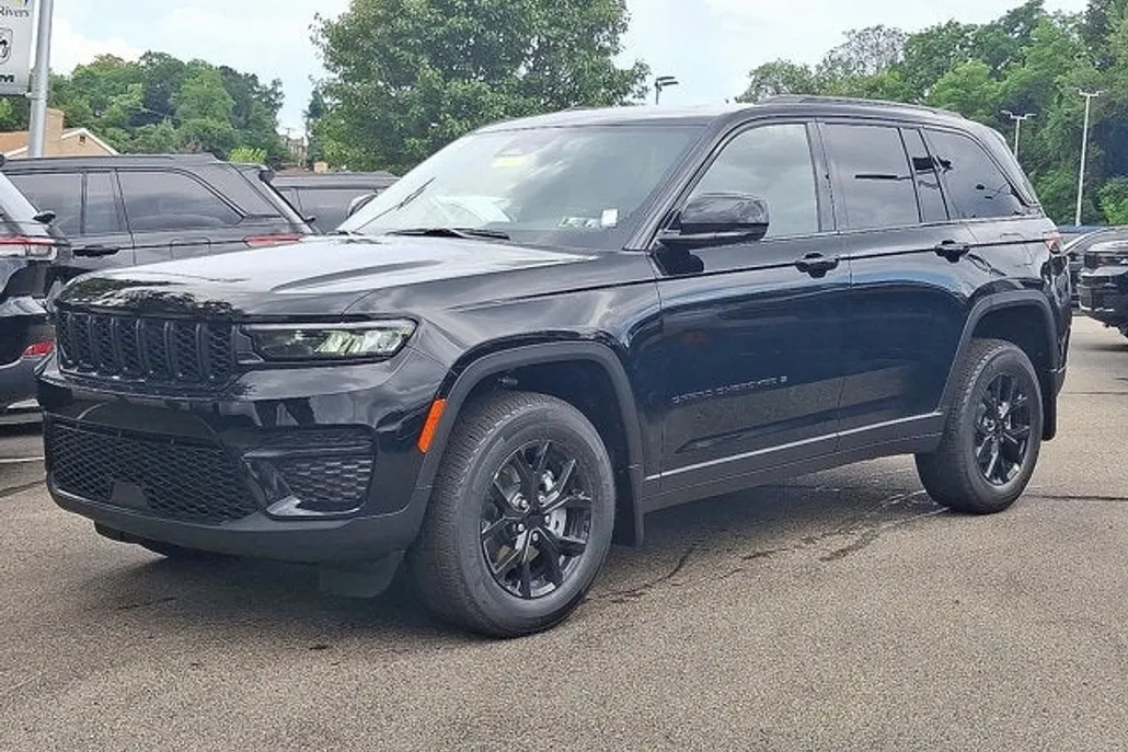 2025 Jeep Grand Cherokee Altitude photo 1