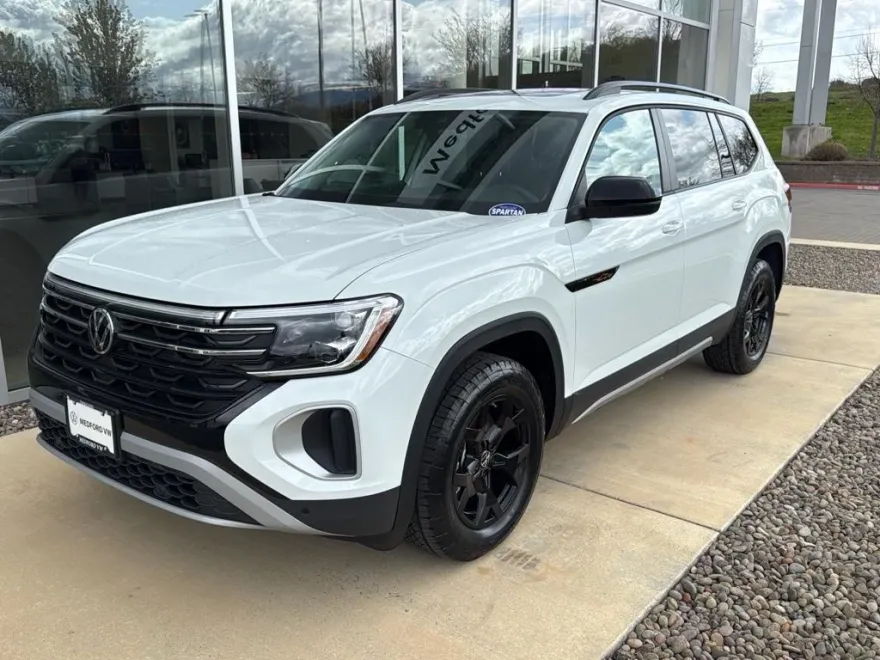 2025 Volkswagen Atlas Peak Edition SE photo 1