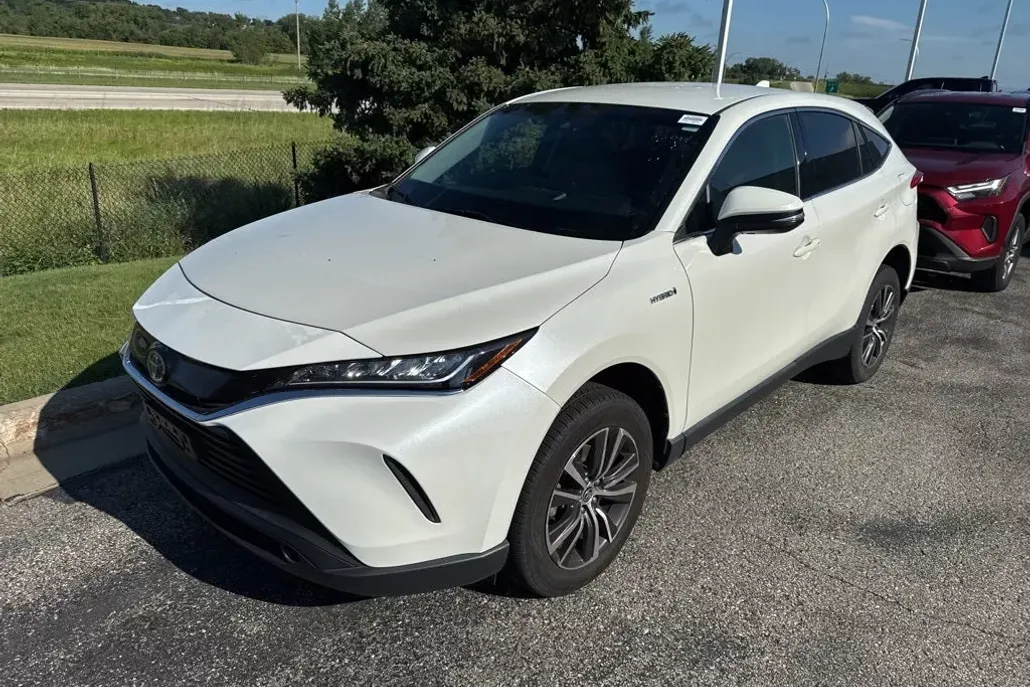 2021 Toyota Venza LE photo 1