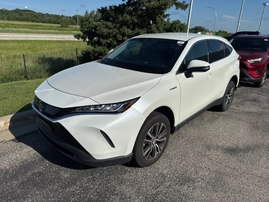 2021 Toyota Venza LE photo 1