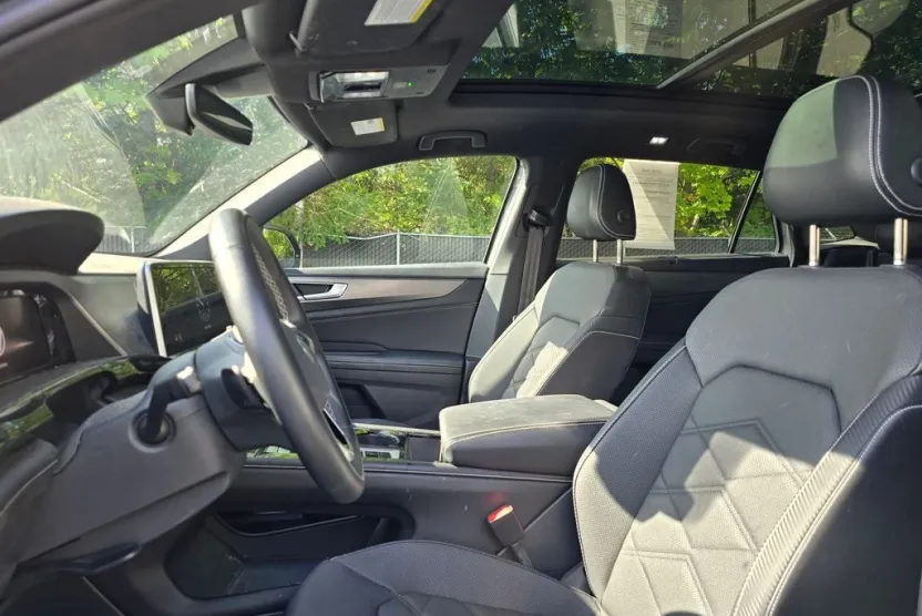 2024 Volkswagen Atlas Cross Sport SE Technology photo 1