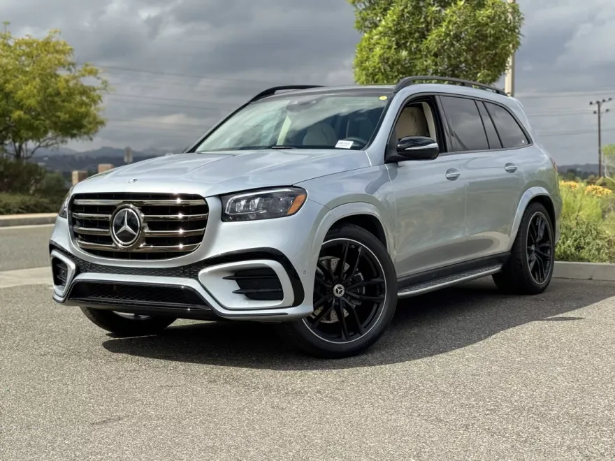 2026 Mercedes Benz GLS 450 4MATIC photo 1