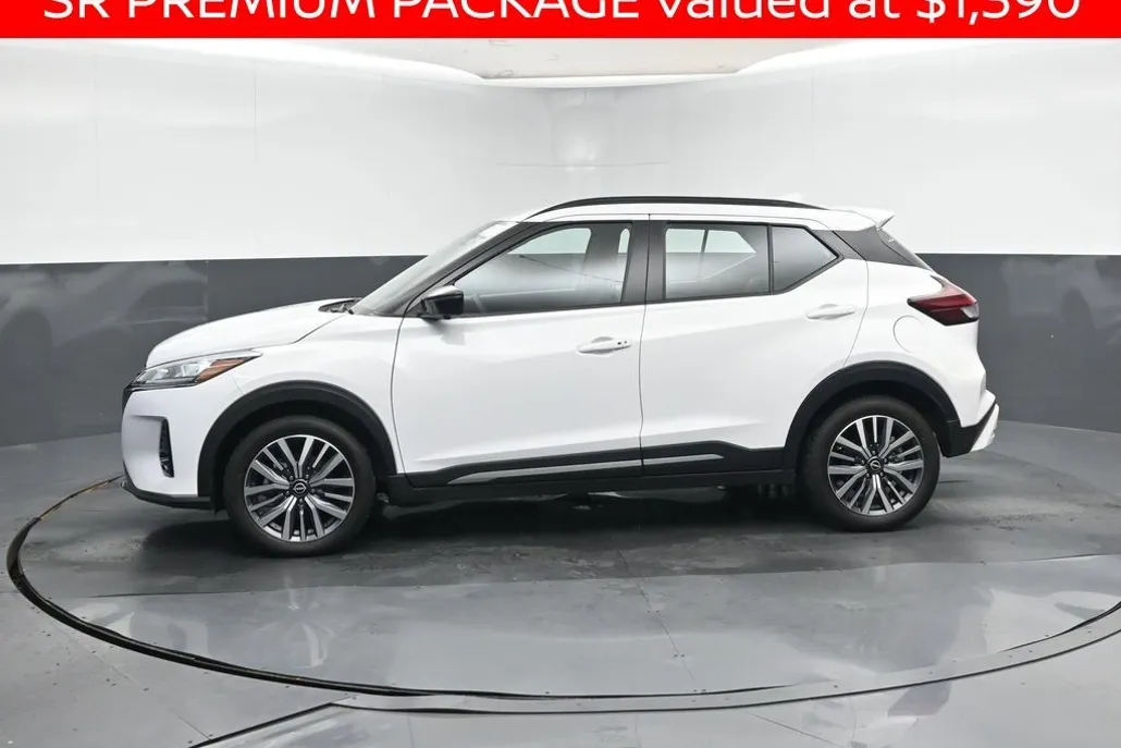 2024 Nissan Kicks SR photo 1