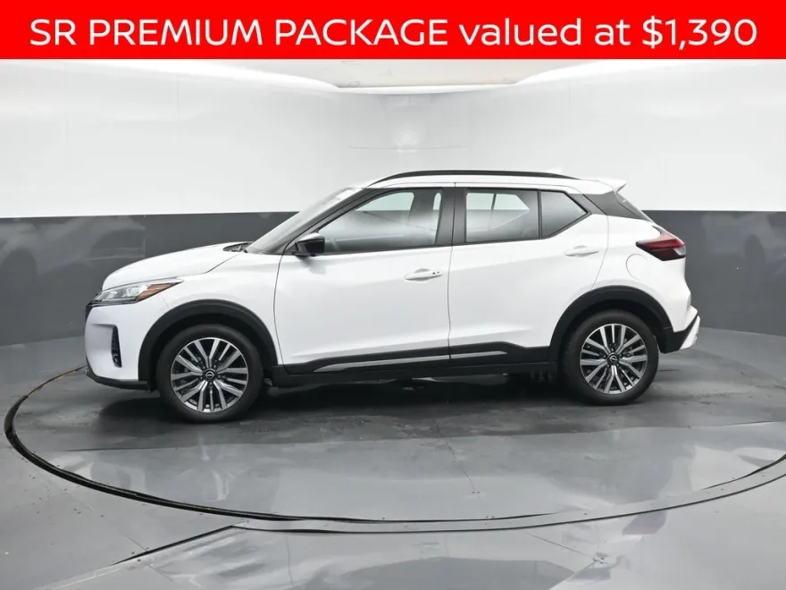2024 Nissan Kicks SR photo 1