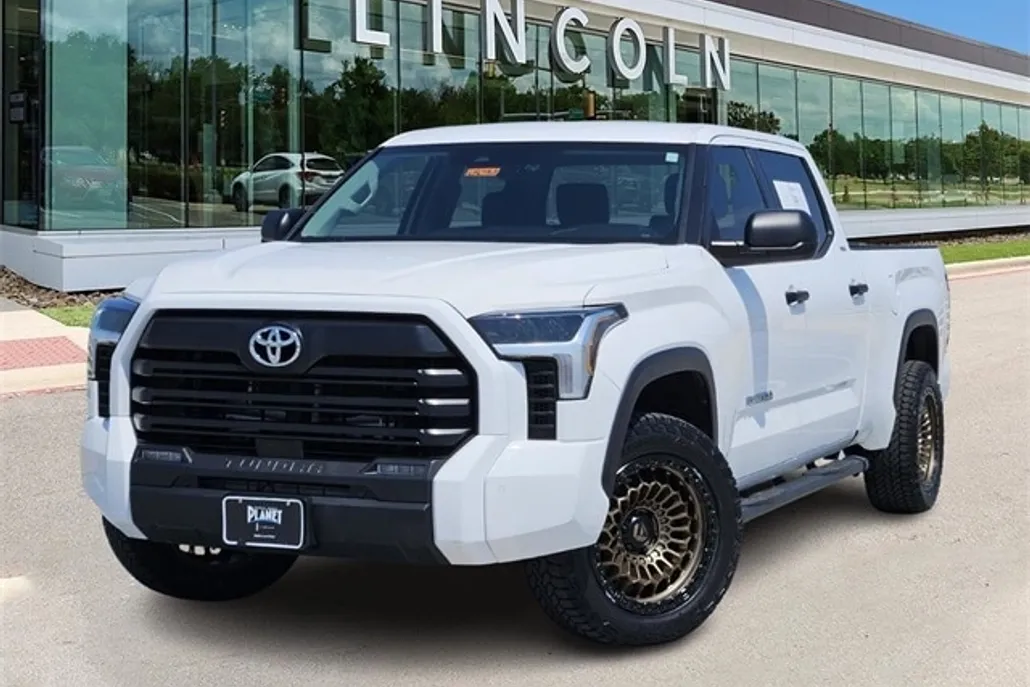 2024 Toyota Tundra SR5 photo 1