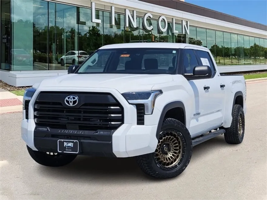 2024 Toyota Tundra SR5 photo 1